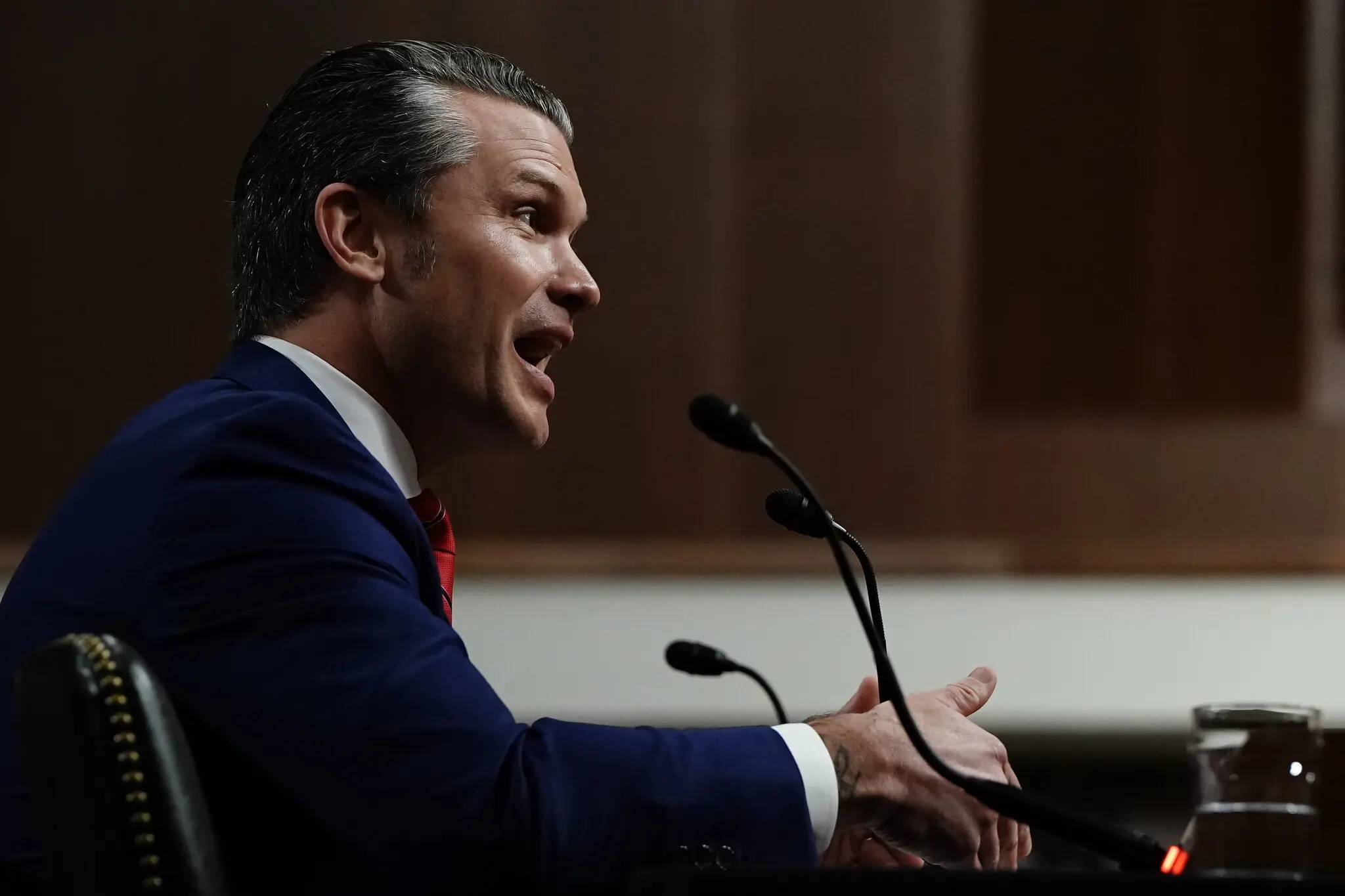 Трампова номінація на посаду міністра оборони: розпалюючі слухання та жорстка критика